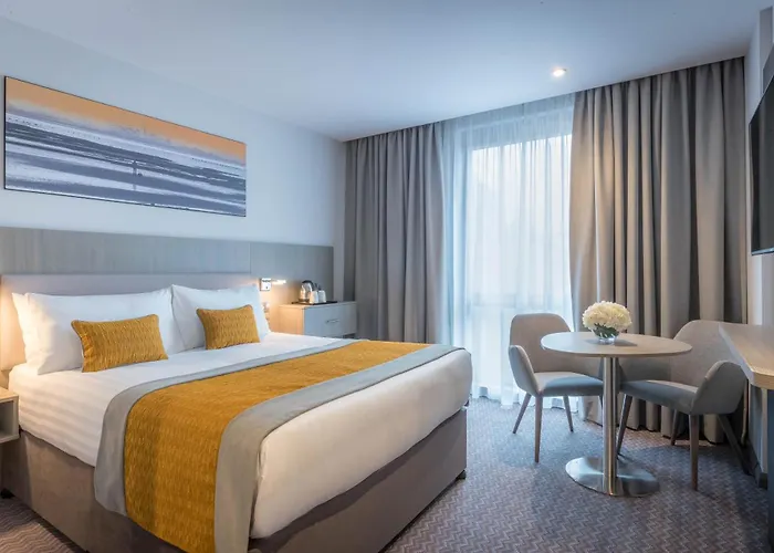 Отель Maldron Hotel, Newlands Cross