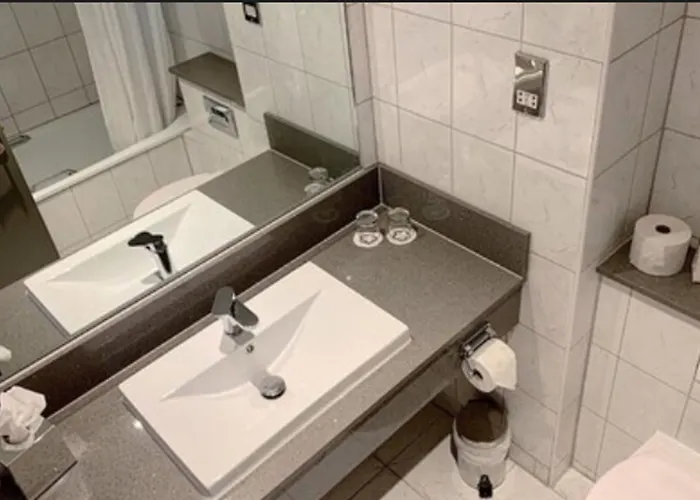 Отель Maldron Hotel, Newlands Cross