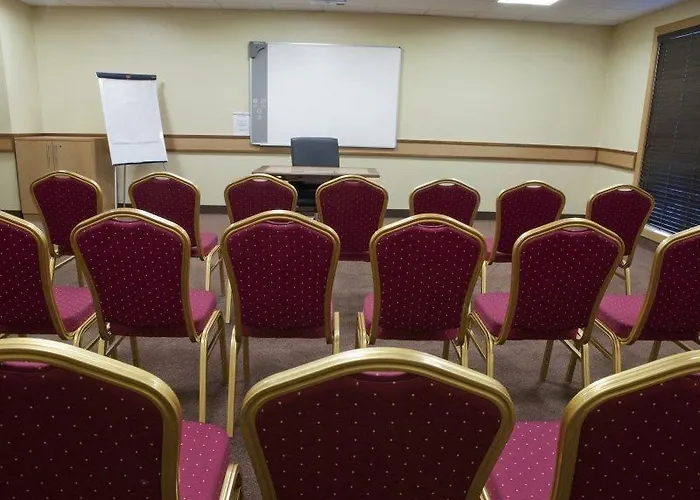 Отель Maldron Hotel, Newlands Cross