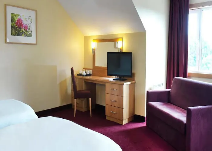 Отель Maldron Hotel, Newlands Cross 4*